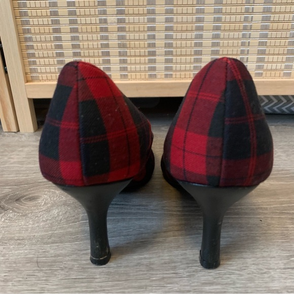buffalo check plaid pointed toe red black Christmas heels size 8.5 - Picture 2 of 6